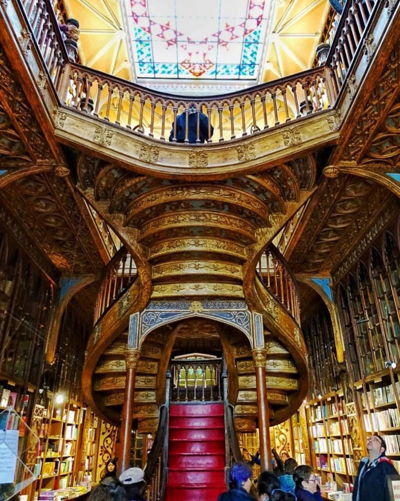 librairie Lello,un des joyaux de notre belle ville de Porto
