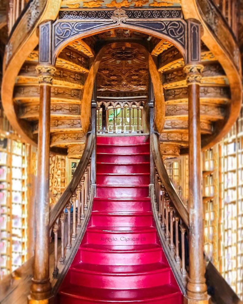librairie Lello,un des joyaux de notre belle ville de Porto